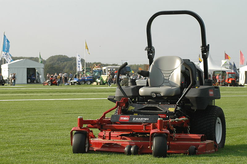 Zero Turn vs. Riding Mower Differences Which is Better House