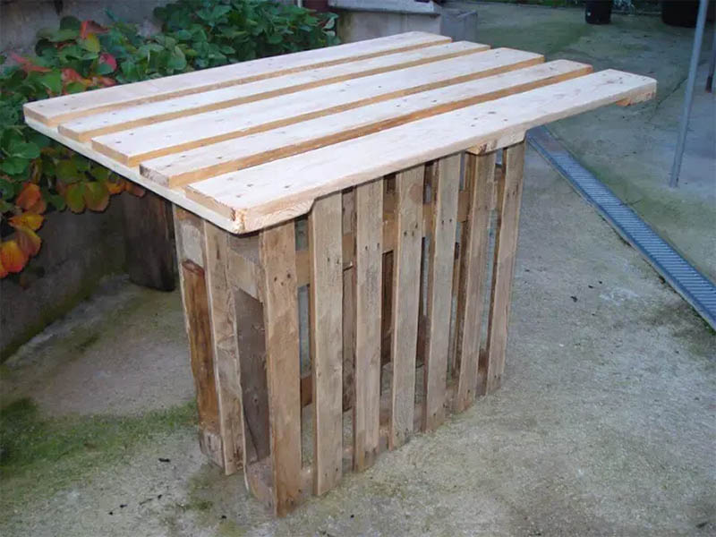 Bar Table from Easy Pallet Ideas