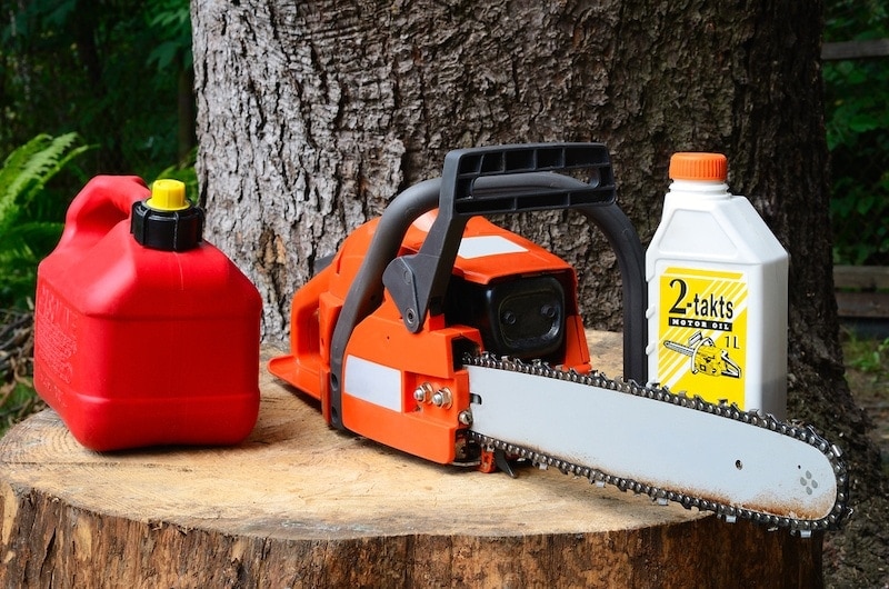 6 Chainsaw Bar & Chain Oil Alternatives That May Save You Money House