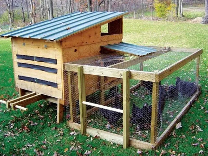 Chicken Coop Out of Recycled Pallets by Pallet List