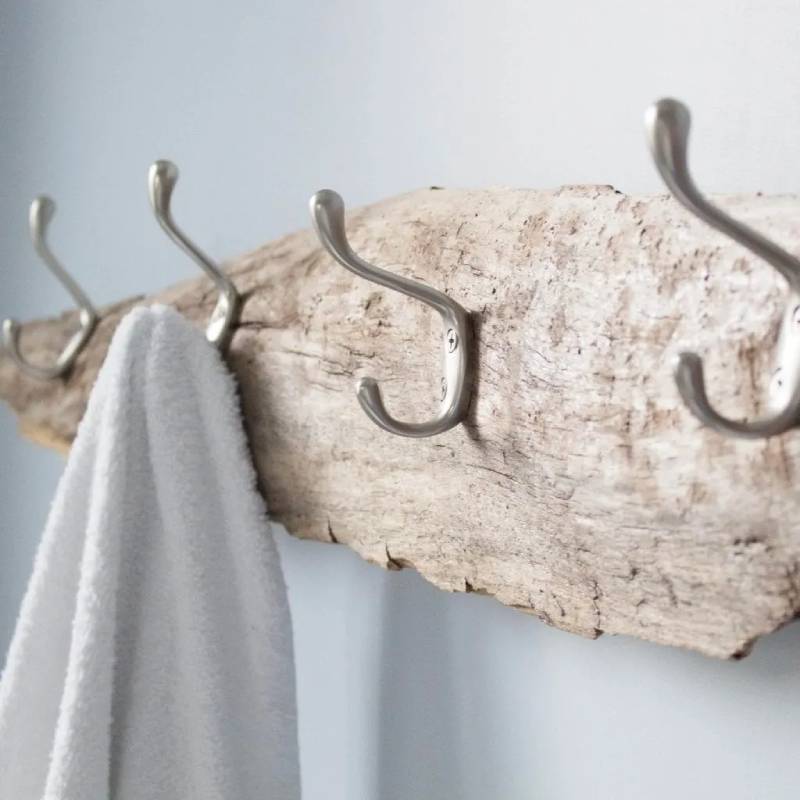 DIY beachcomber’s rustic towel rack