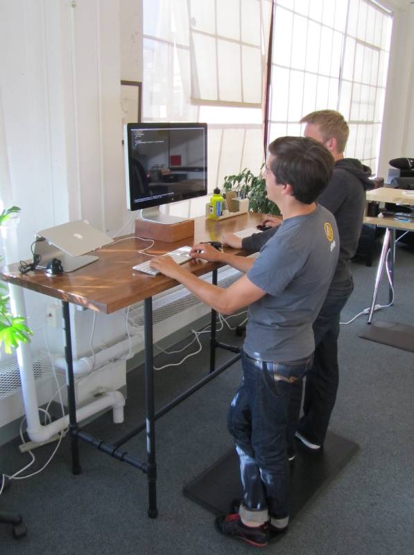 DIY steel pipe standing desk