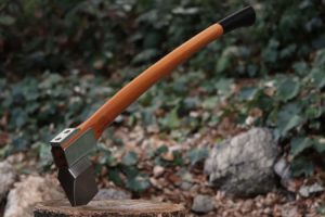 Best Axes For Splitting Wood 2022 - Reviews & Top Picks