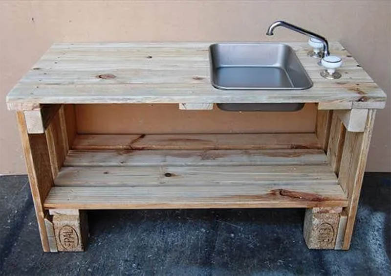 Kids Play Table from Palletlist