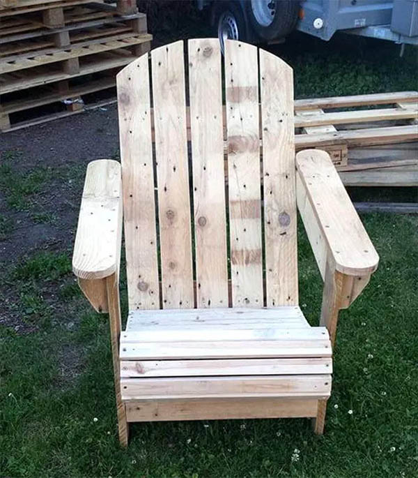 Pallet wood Adirondack