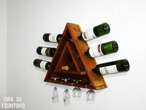 Triangular pallet wine rack