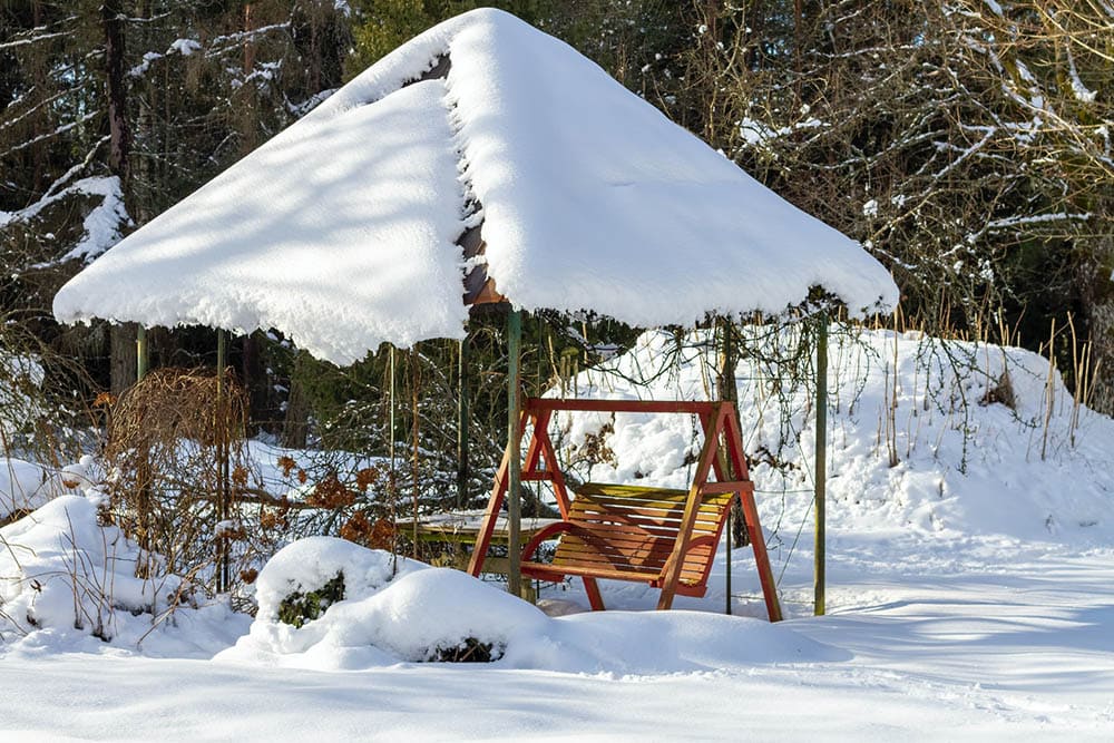 arbor swing during winter