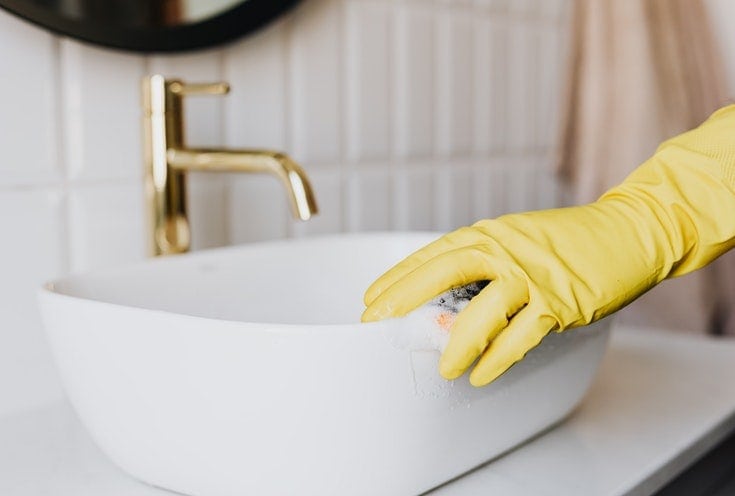 cleaning porcelain sink kitchen