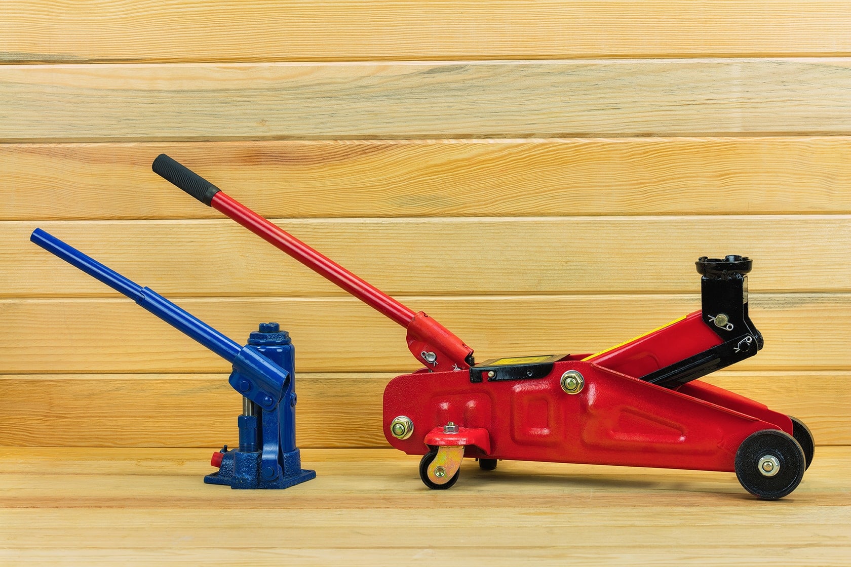 Bottle Jack vs Floor Jack Which is Right for You? House Grail