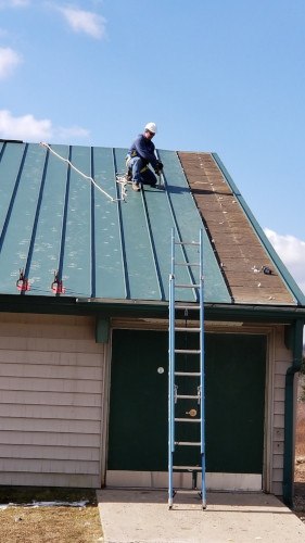 How to Safely Walk on a Roof Without Slipping - House Grail