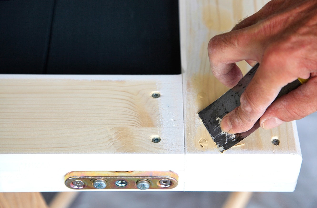 removing varnish on wood
