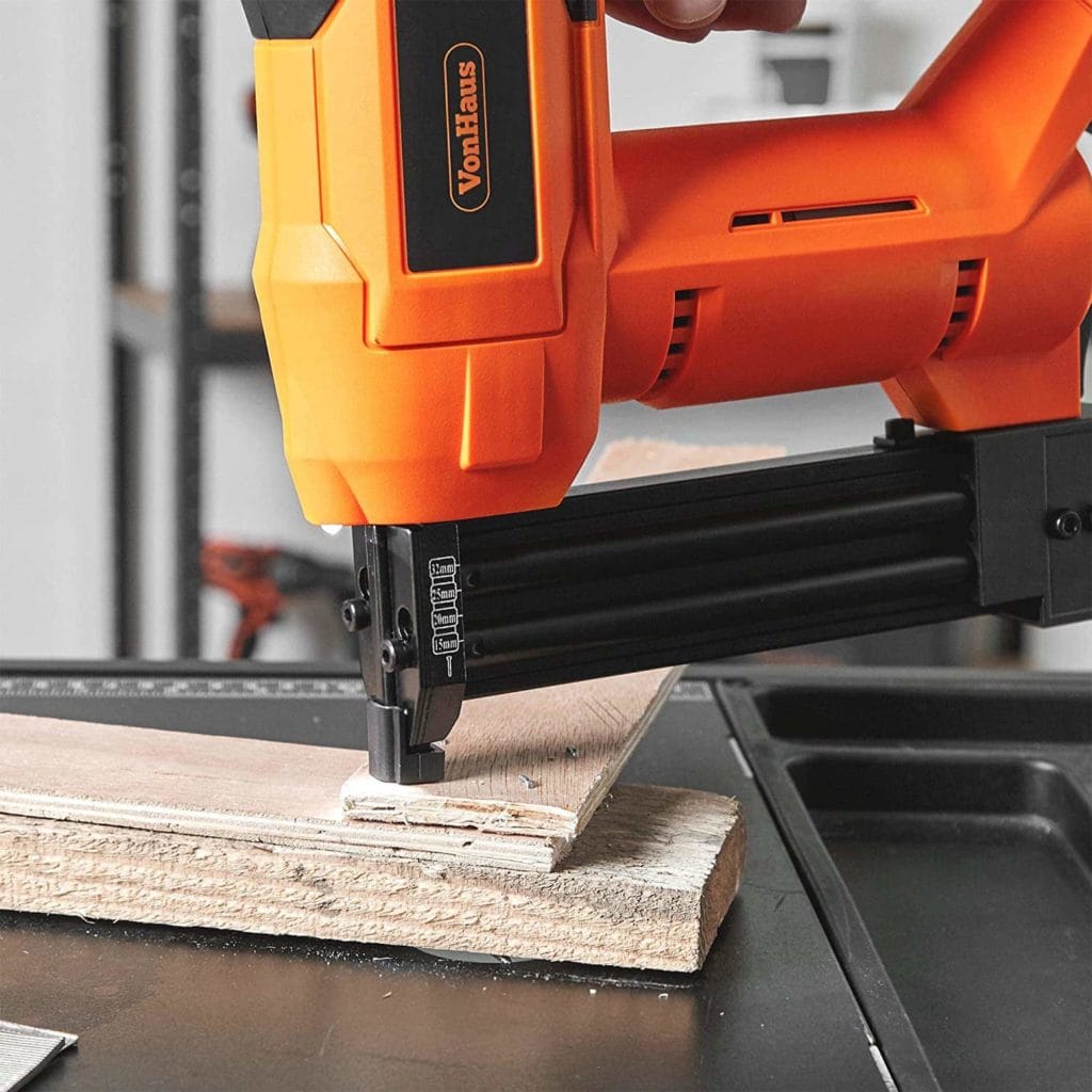 using VonHaus 9100100 Cordless Nail Gun on wood