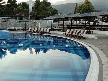 Clear pool