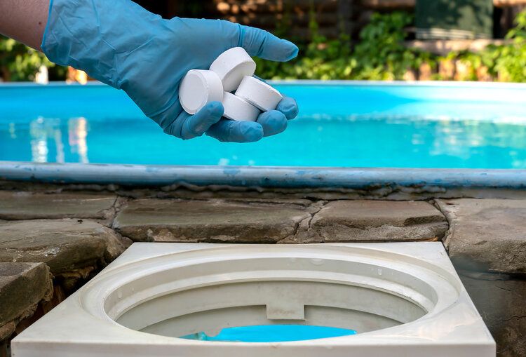 Bleach vs Chlorine For Your Pool What's the Difference? House Grail