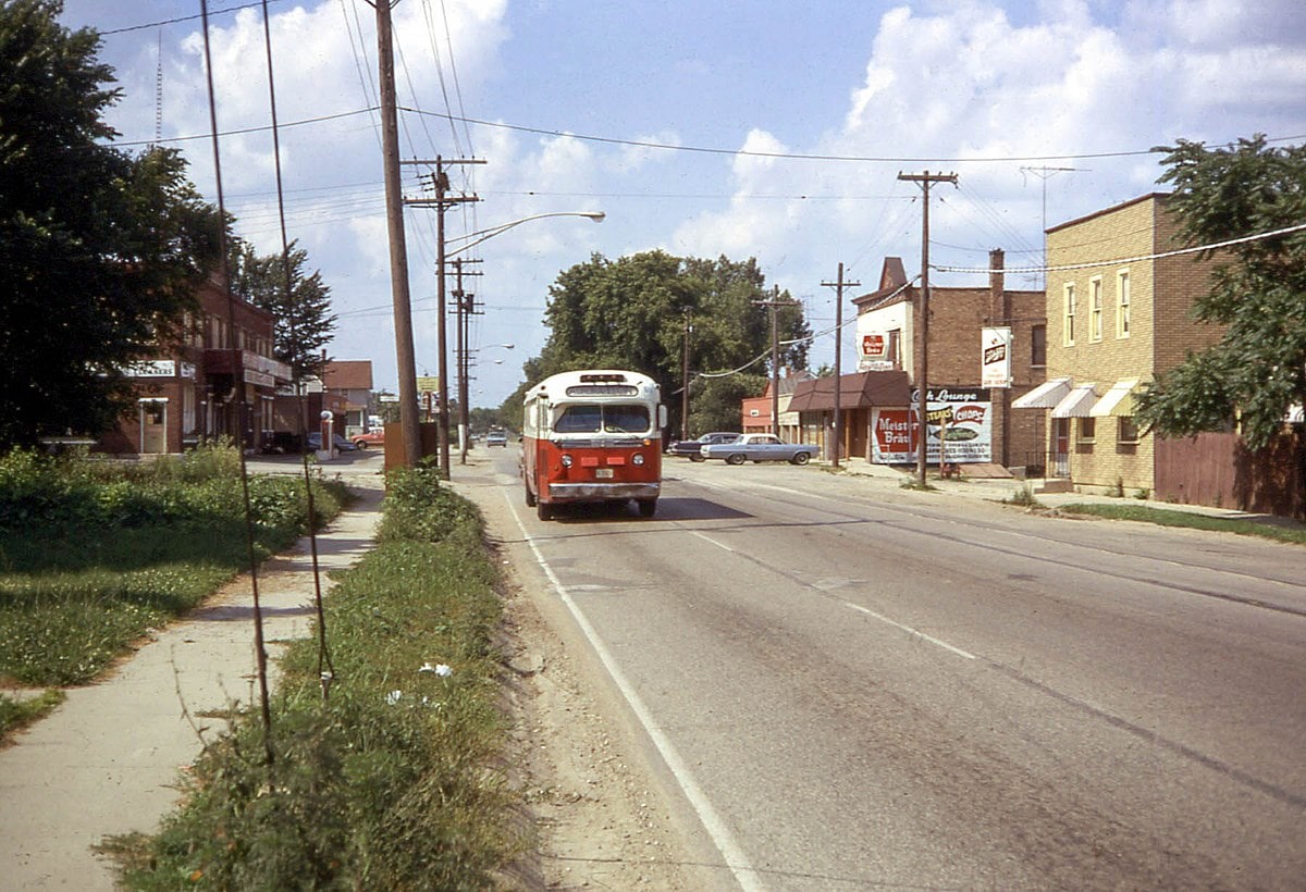 19680714 15 Fox River Bus Lines @ South Elgin, IL (5791917530)
