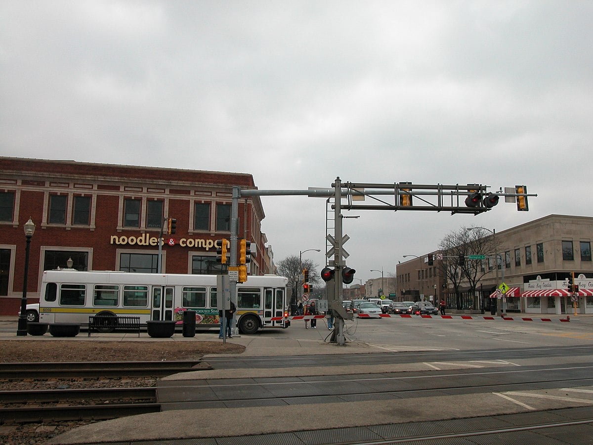20050305 18 Pace bus, La Grange, IL (9556929741)