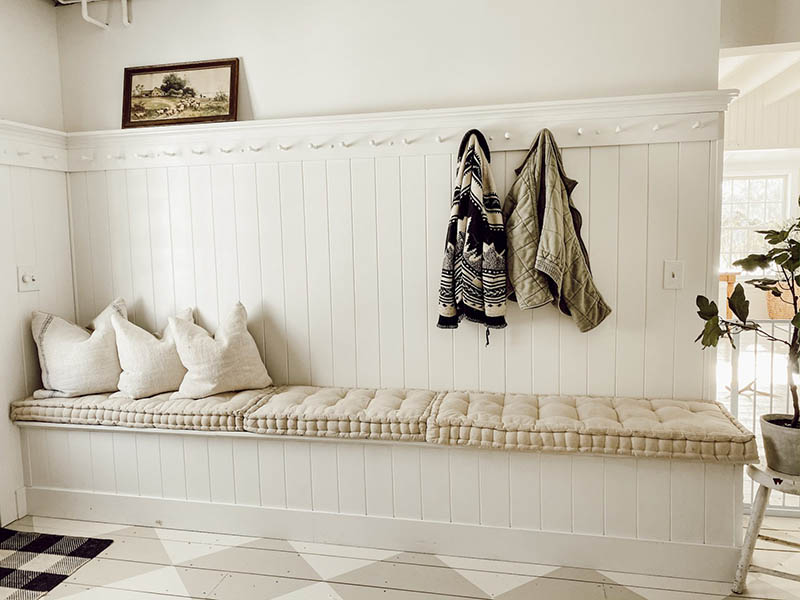 DIY MUDROOM BENCH
