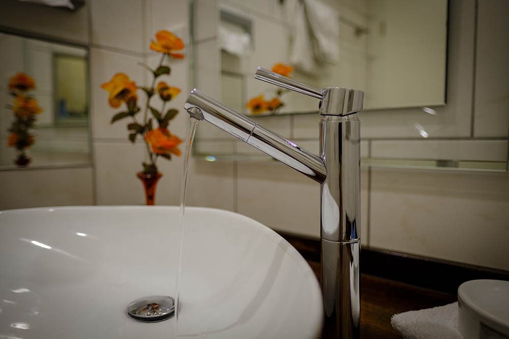 Chrome Bathroom Faucet Bru NO Pixabay 