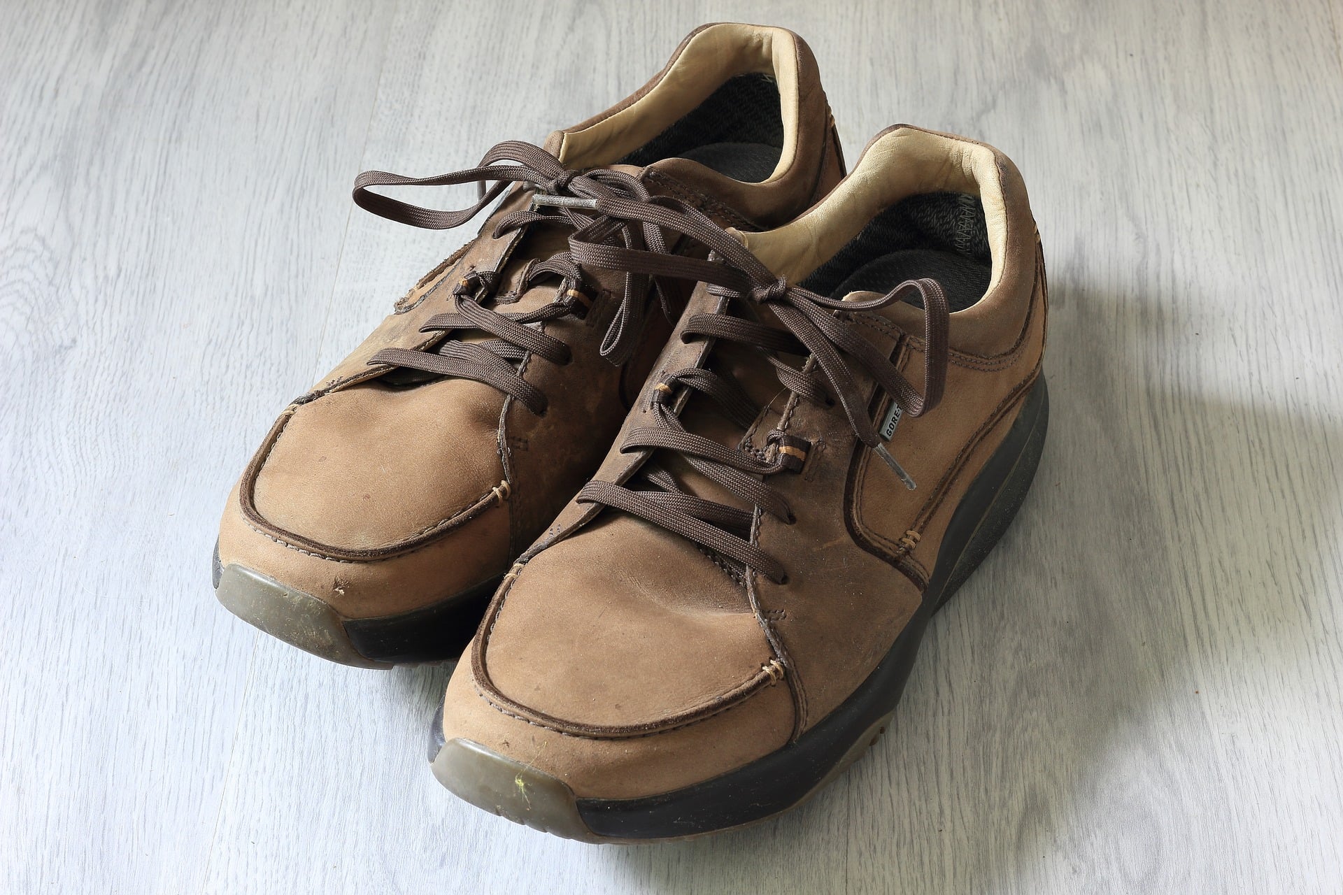 Shoe string
