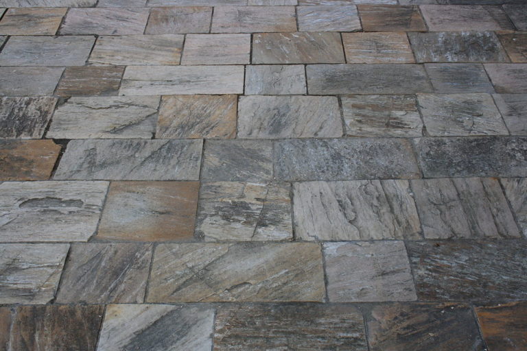 Stone Floor 01 Lionel Allorge Wikimedia Commons CC SA 3.0 Unported 768x512 