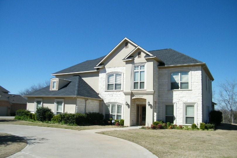 house creaks in winter