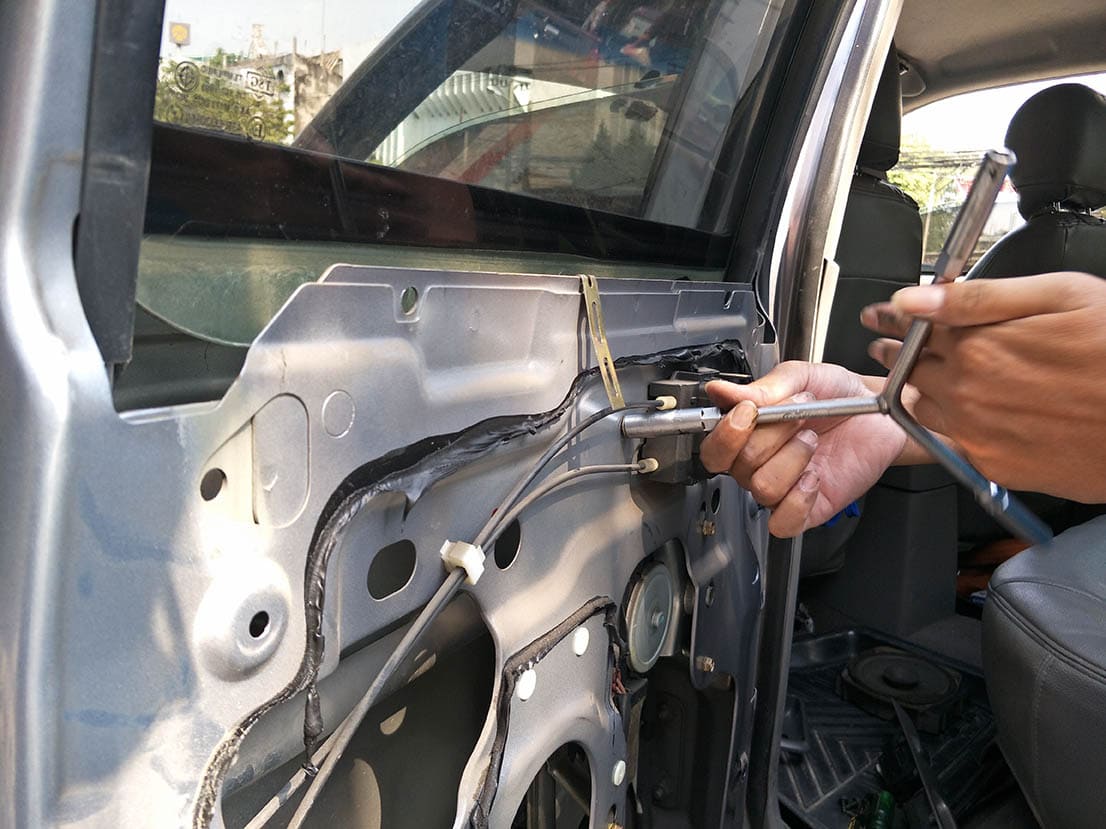 repairing car window