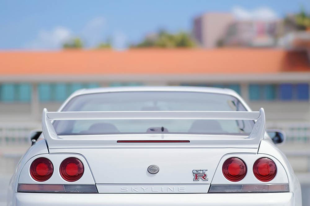 white Nissan GTR