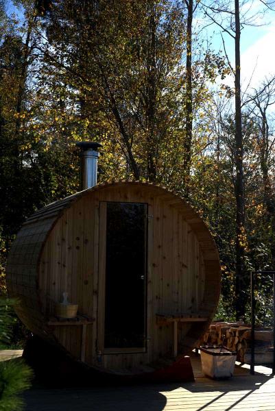 HOW TO BUILD A WOOD BURNING SAUNA THAT YOU’LL NEVER WANT TO LEAVE