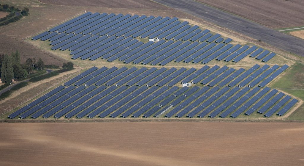 what-is-a-solar-farm-how-do-solar-farms-work-house-grail