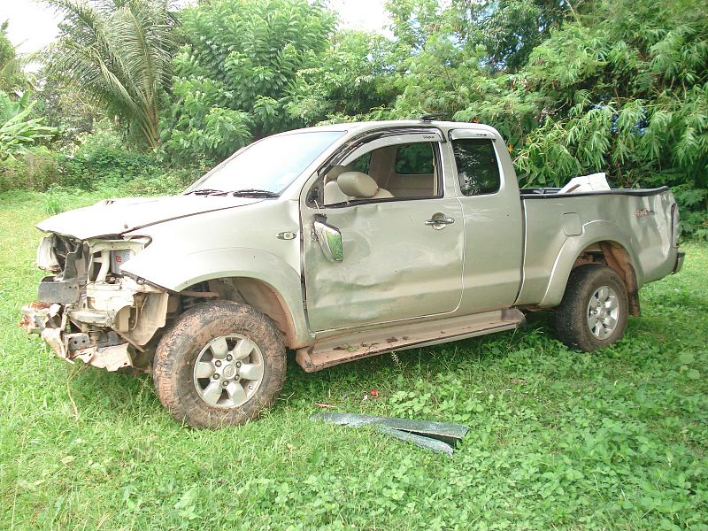 Toyota Hilux crash