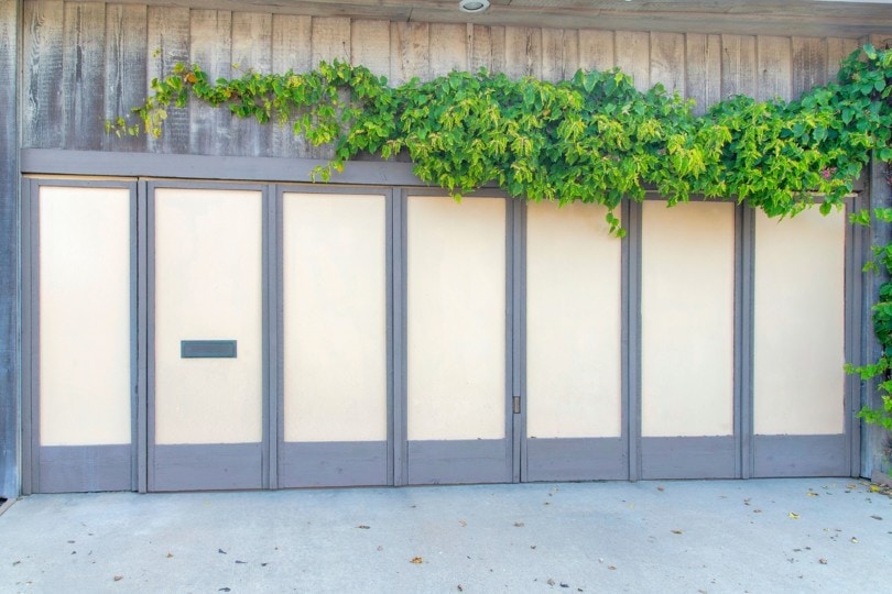 How To Manually Open A Garage Door In 5, Horizontal Bifold Garage Door Opener