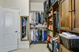 5 Ideas for How to Cover a Closet Without Doors (+20 Examples with ...