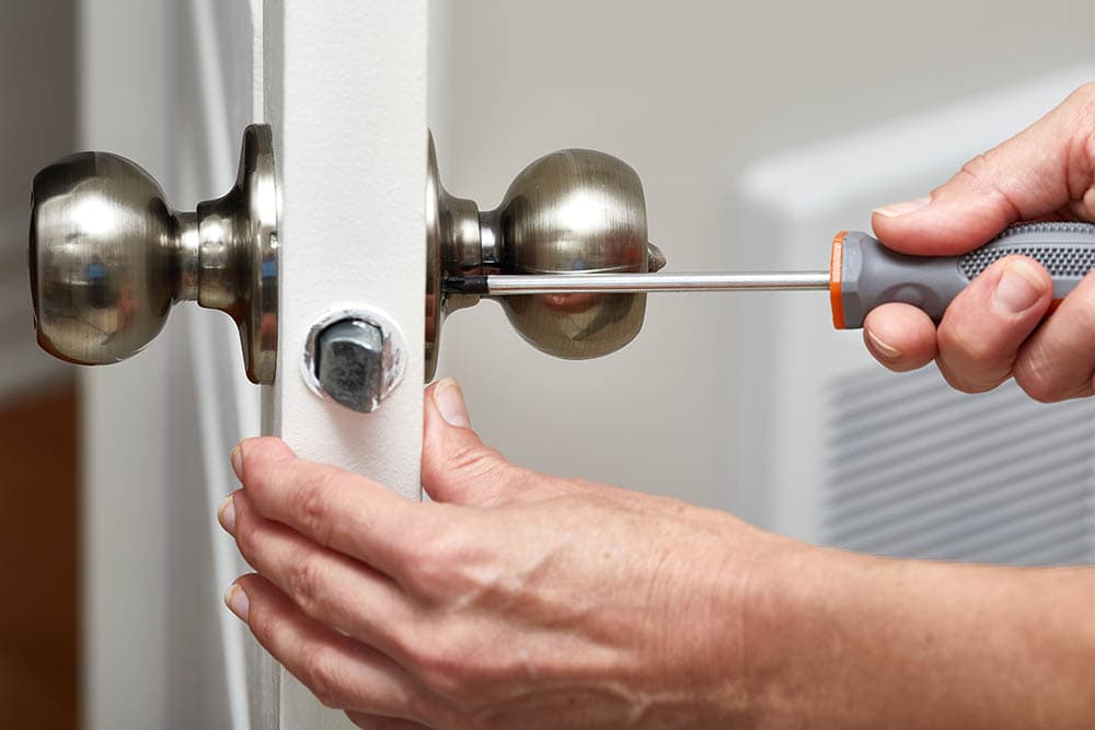 installing Door knob