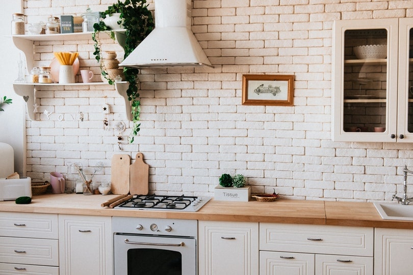 17 Design Ideas For An 80s Kitchen With Pictures House Grail   Kitchen Interior With A Little Greenery 