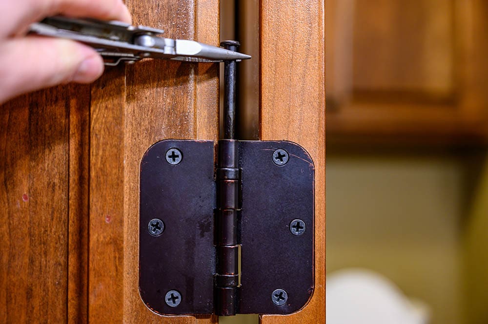 removing hinge to uninstall door