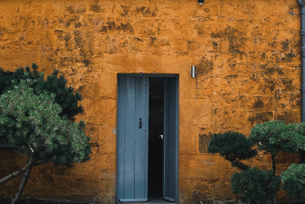 saggy front door
