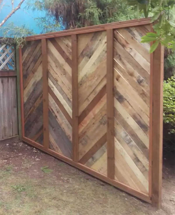 Zigzag Pallet Fence