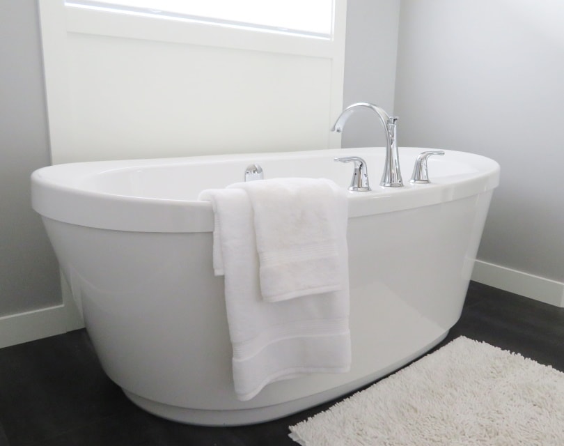 10 Pros Cons Of Acrylic Tubs 2024 Guide House Grail   Bathtub Piqsels 1 