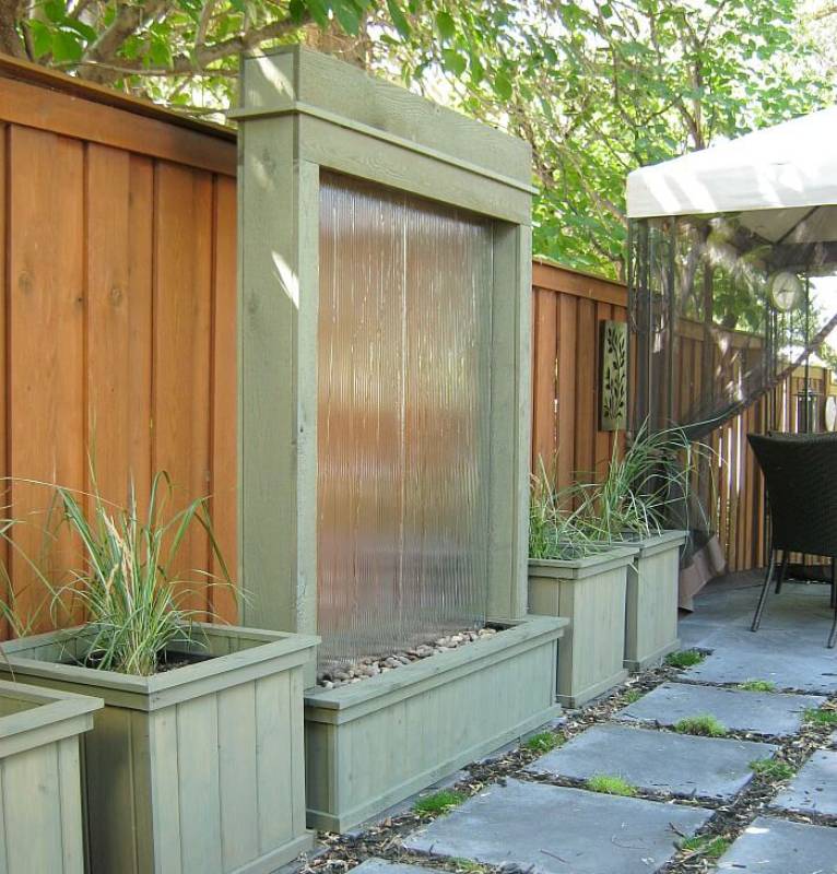 DIY outdoor water wall privacy screen