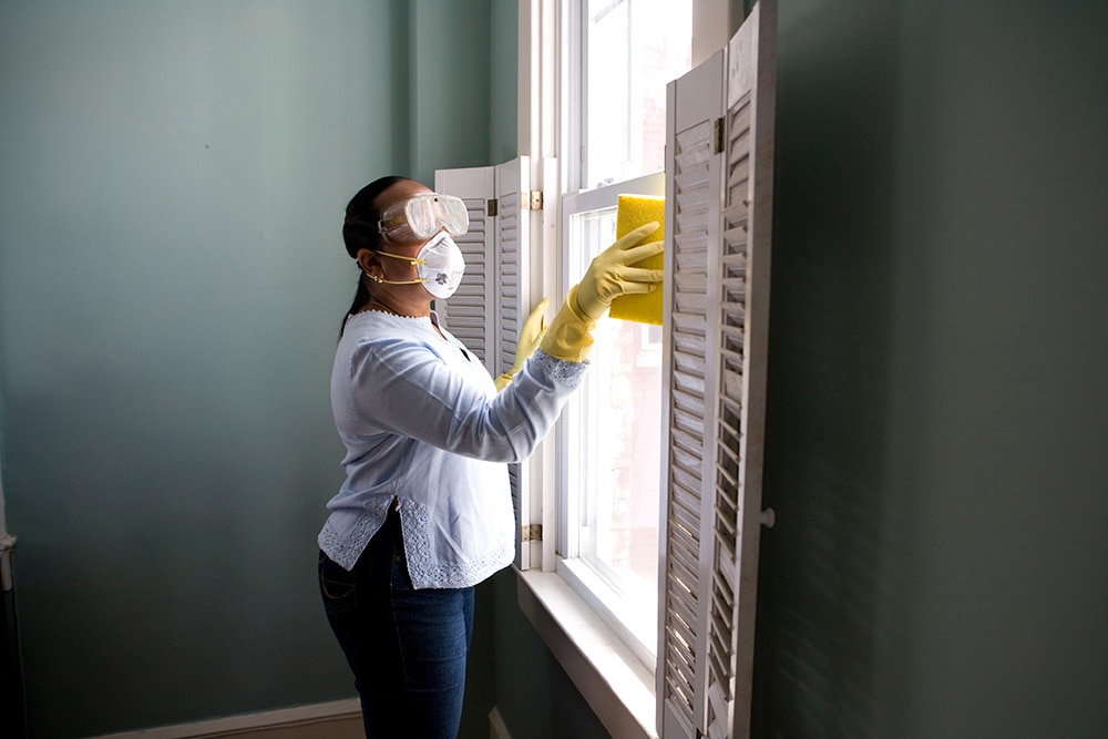 Woman cleaning a window_CDC_Unsplash