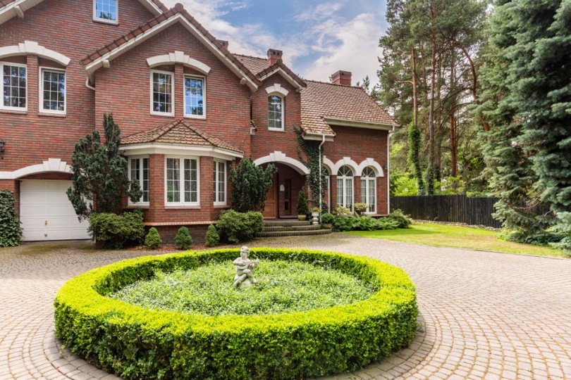 cobblestone driveway