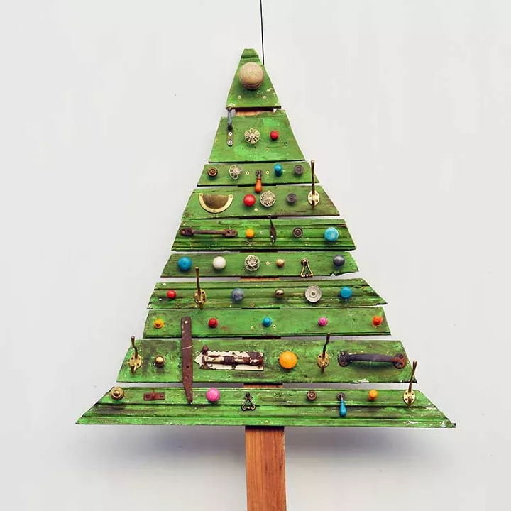 DIY Scrap Wood Christmas Tree