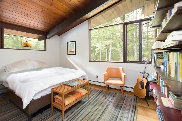 Don’t Neglect the Foot of Your Bed -apartment therapy
