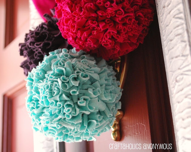 T-shirt Pom Poms- craft a holics anonymous