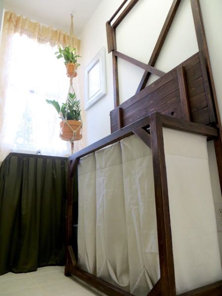 DIY TUTORIAL FOR MAKING YOUR OWN LAUNDRY SORTING HAMPER + HANGING ROD