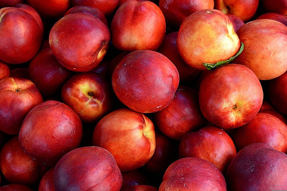 bunch of nectarine fruits
