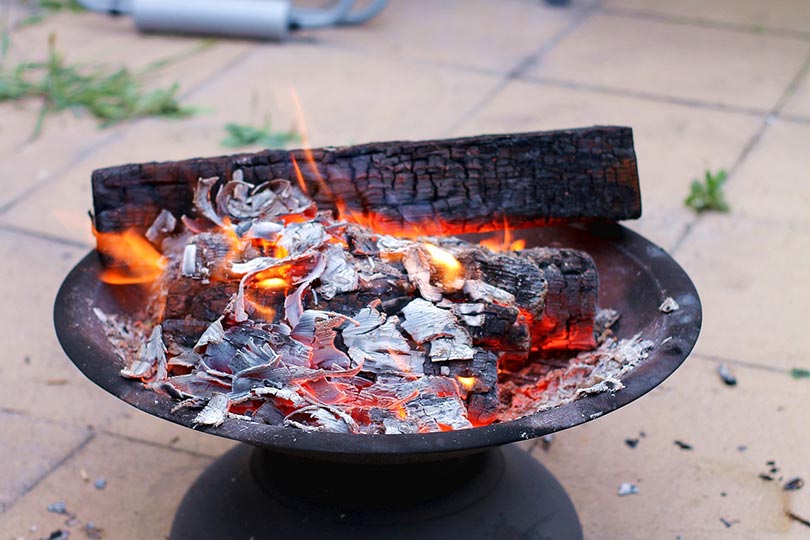 How Does a Smokeless Fire Pit Work? The Interesting Answer! | House Grail