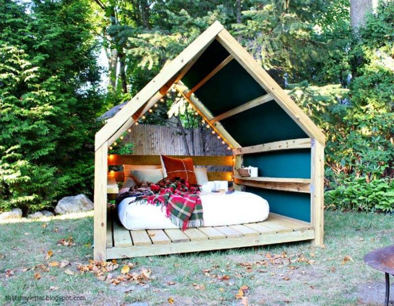 DIY outdoor cabana lounge