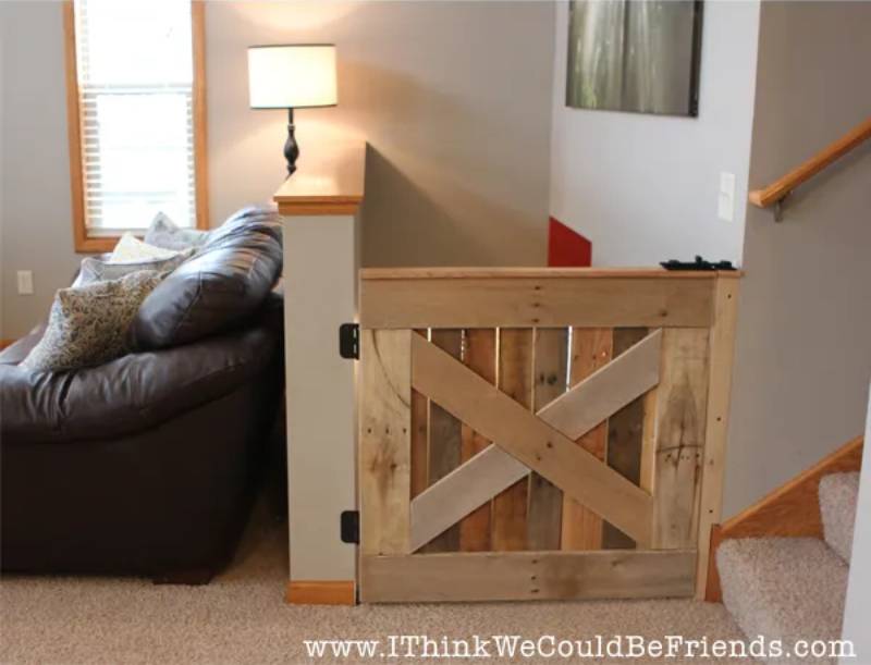 DIY palette wood baby & pet gate