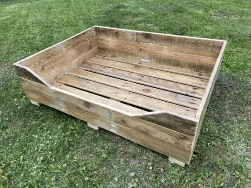 DIY pallet dog bed